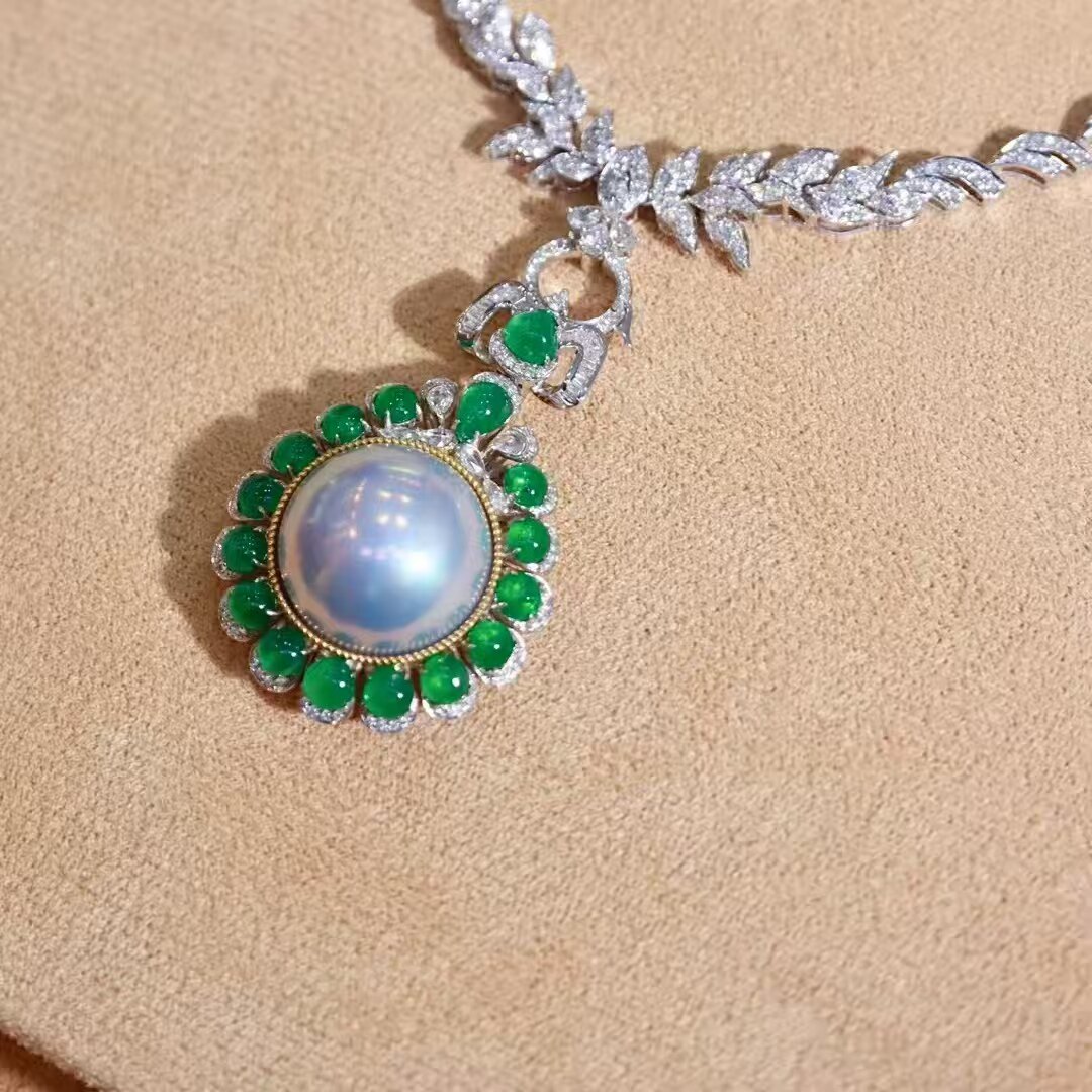 天然海水17mm马贝珍珠吊坠 18K钻石祖母绿镶嵌 简洁大气 佩戴高贵