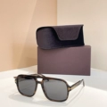 Wood Grain Gray Flakes