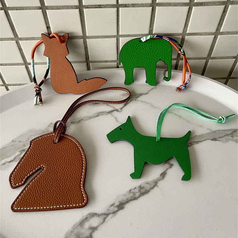 可爱卡通动物皮革挂件包饰品创意汽车钥匙吊饰手工牛皮流行时尚