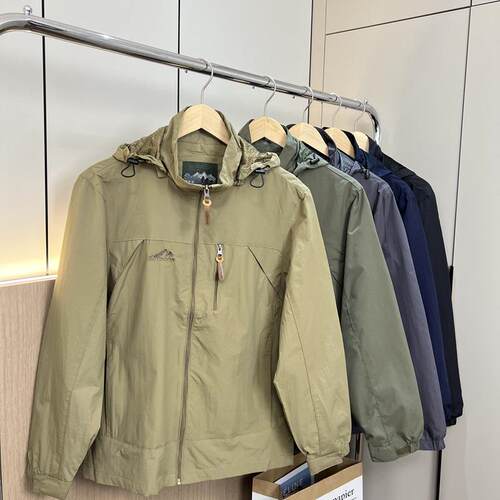 休闲可脱卸连帽冲锋衣外套