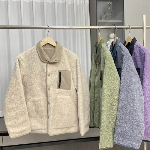 情侣款保暖舒适羊羔绒外套