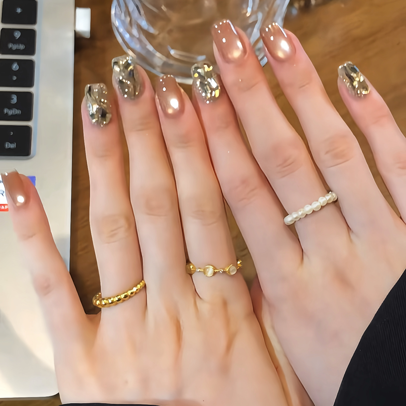 秋冬氛围感奶茶色玻璃珠猫眼爆闪钻甲片穿戴甲短款高级感短款显白