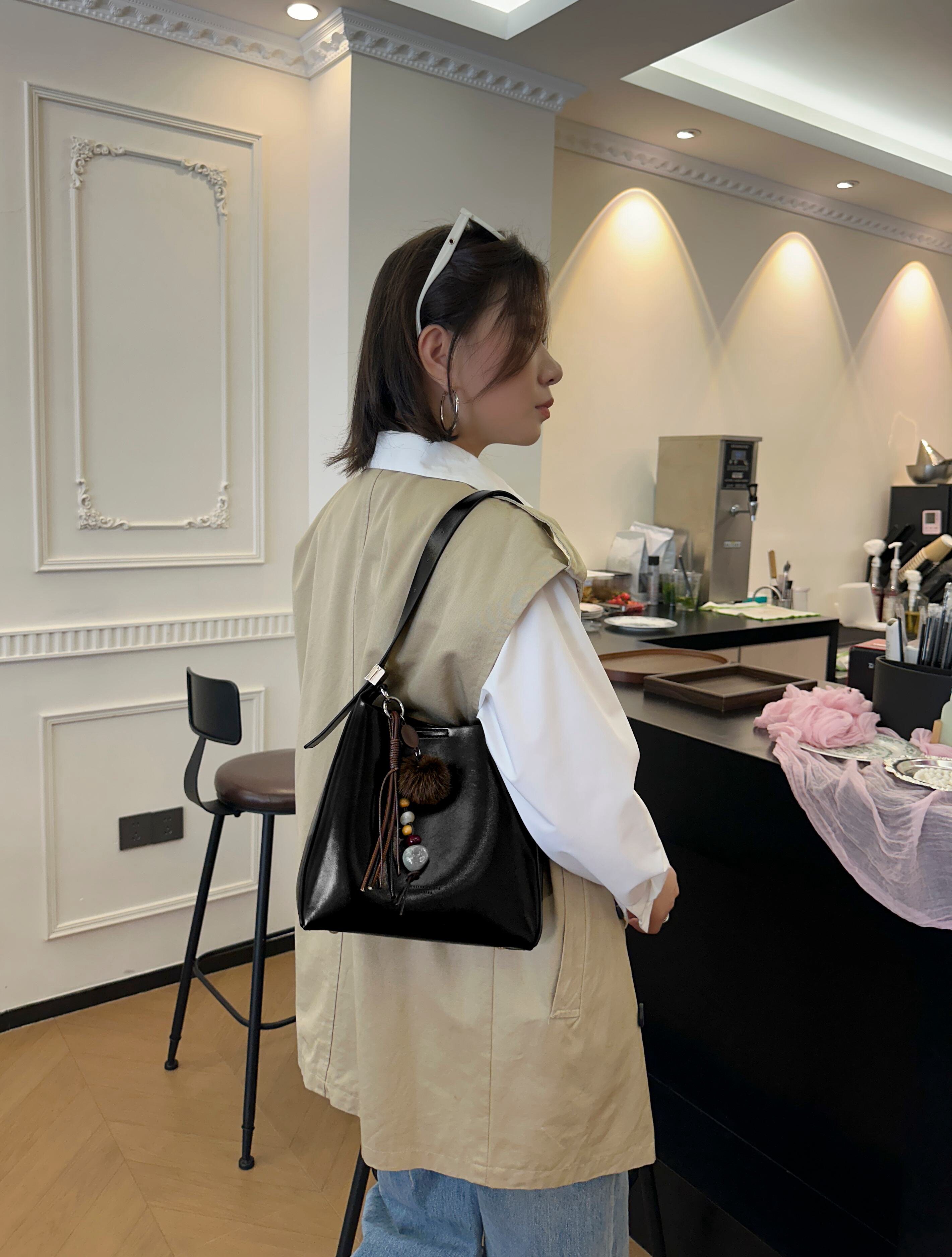 美缇女包小水桶油蜡单肩斜挎休闲