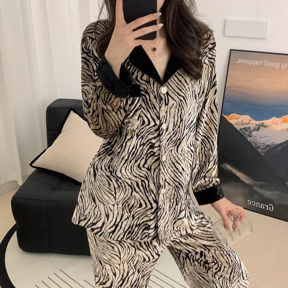 2025新款可爱豹纹睡衣女春秋季冬天金丝绒长袖甜美加绒加厚家居服