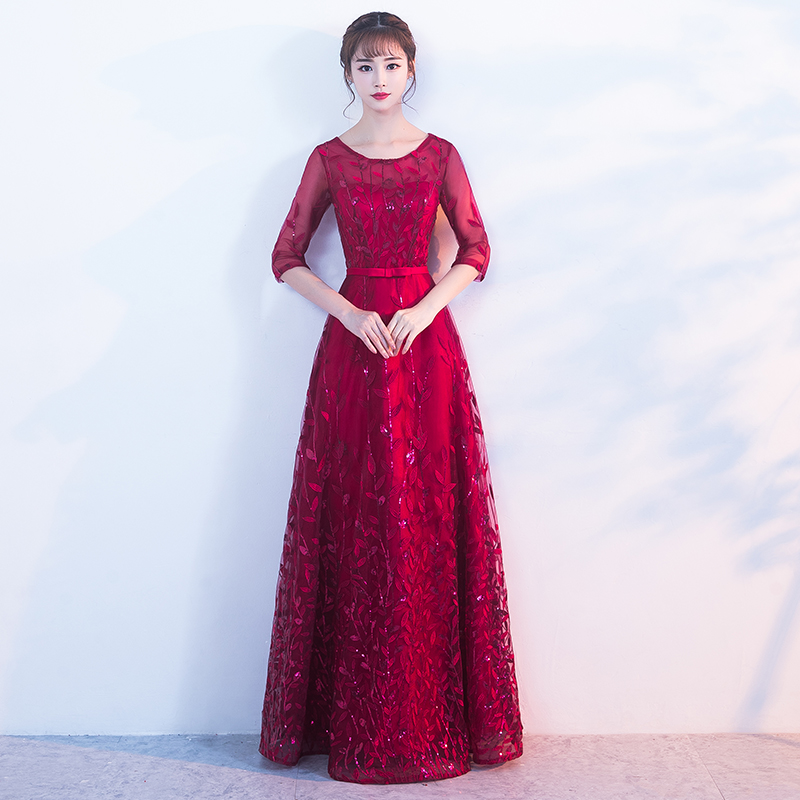 宴会香槟色主持人长袖伴娘服