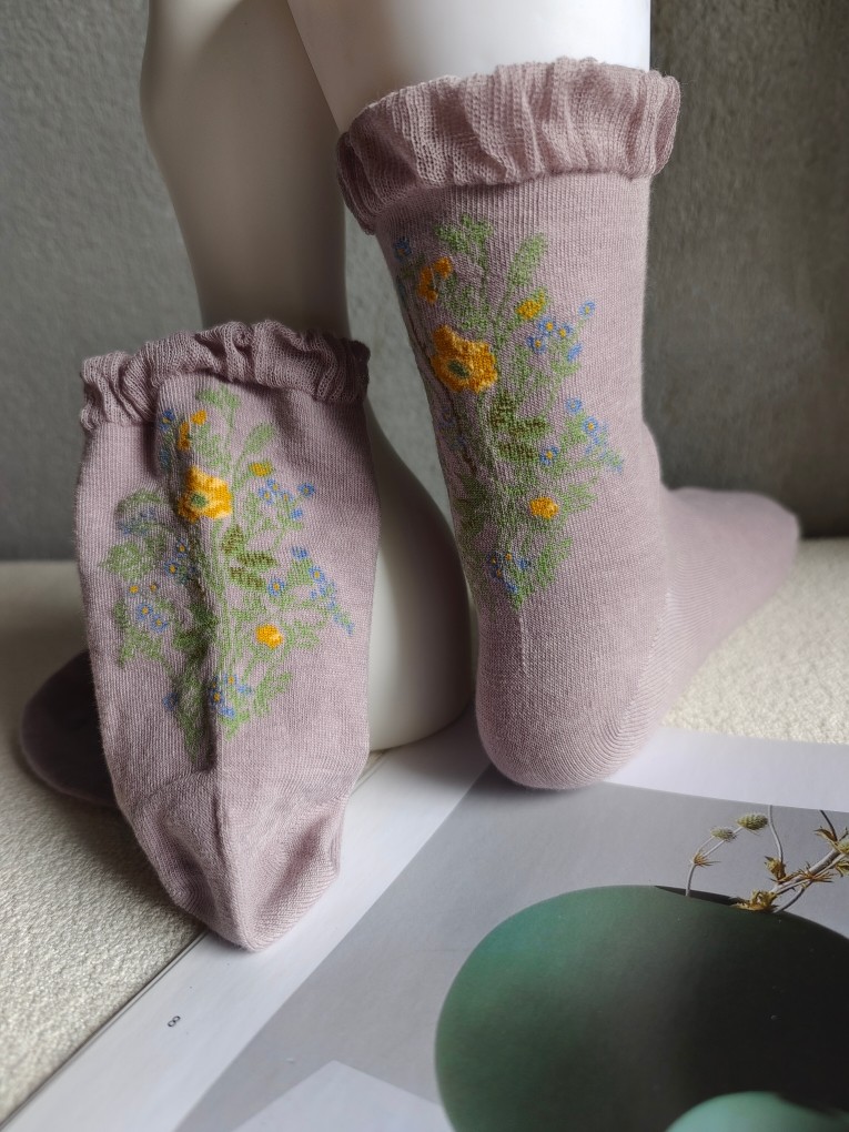 高级感森系客供面料柔软纯棉复古无骨对目文艺中筒女袜子