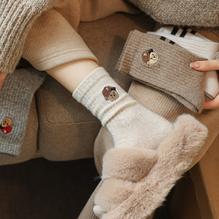 秋冬加厚保暖羊绒袜子女中筒袜ins潮搭毛拖鞋 刺绣小熊可爱堆堆袜