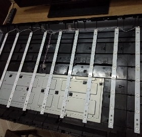 适用瀚丽美EHT65H60灯条CRH-N653535150861DREV1.1-A B背光灯8