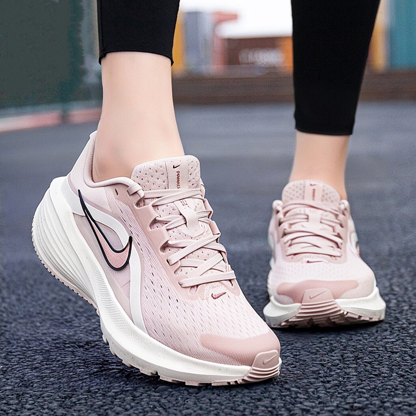 NIKE耐克跑鞋女鞋夏季新款运动鞋缓震网面透气轻便厚底跑步鞋正品图片
