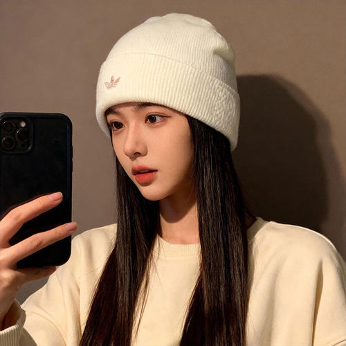 阿迪达斯三叶草帽子女冬季新款米白包头运动帽冷帽保暖针织绒线帽