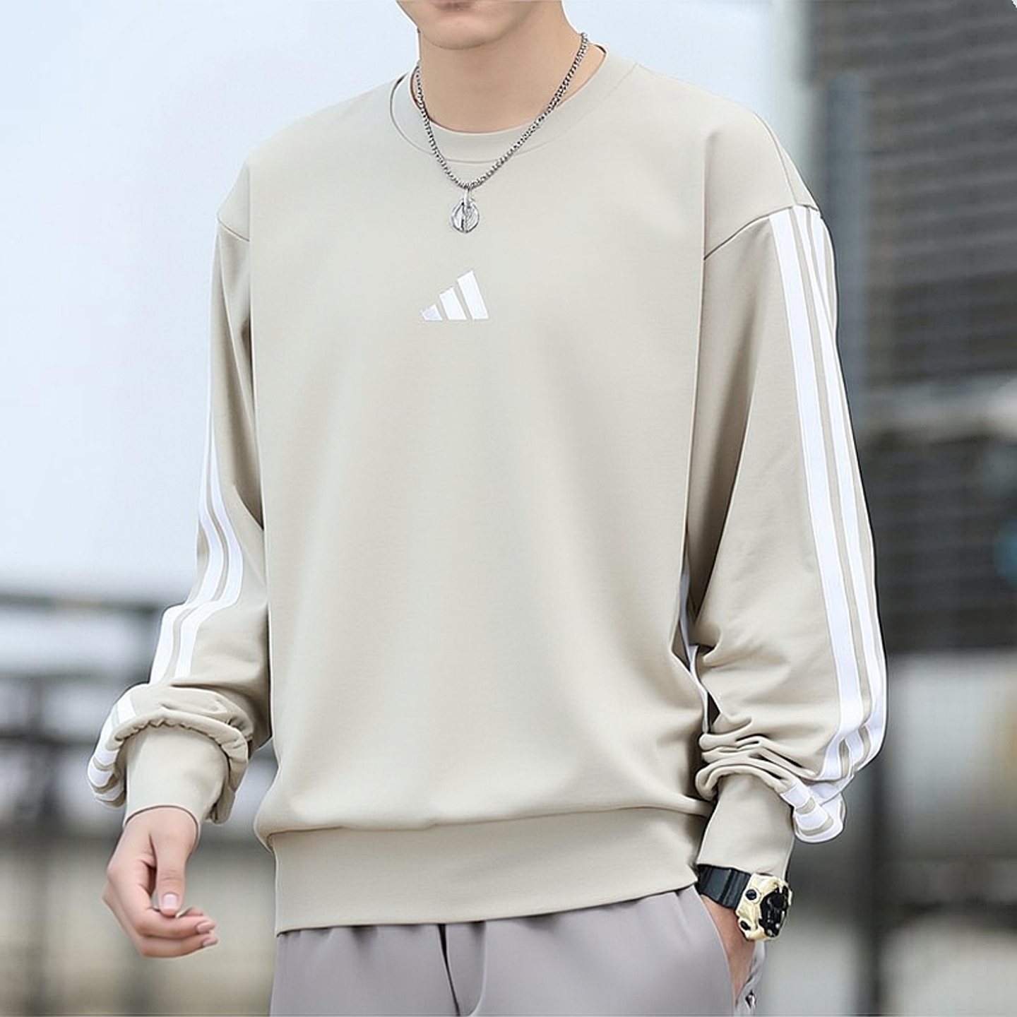 阿迪达斯卡其色卫衣男圆领长袖T恤男士休闲套头上衣宽松运动服