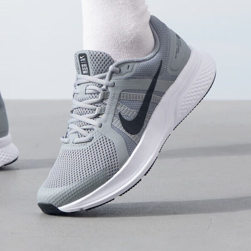 灰色跑步鞋Nike假一赔十