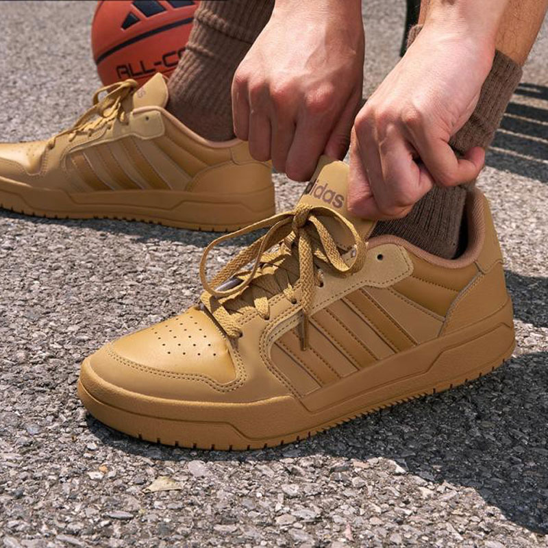 阿迪达斯男女鞋夏季新款透气小麦色缓震篮球低帮运动休闲板鞋男