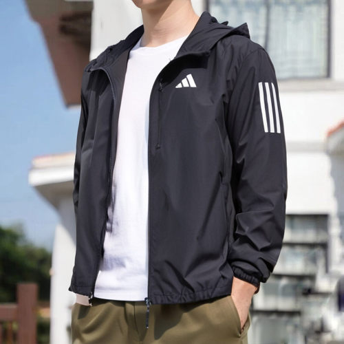 阿迪达斯梭织外套男装春季新款黑色训练防风衣运动薄款连帽夹克男