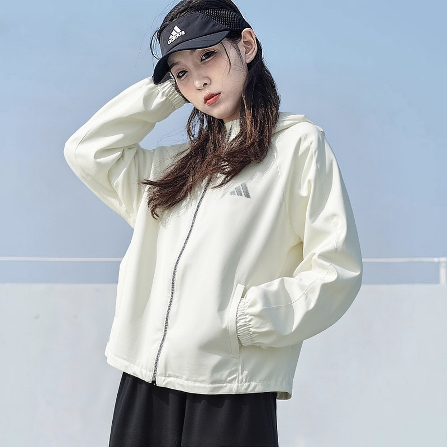阿迪达斯米白外套女春季新款休闲宽松百搭棒球服防风衣女梭织夹克