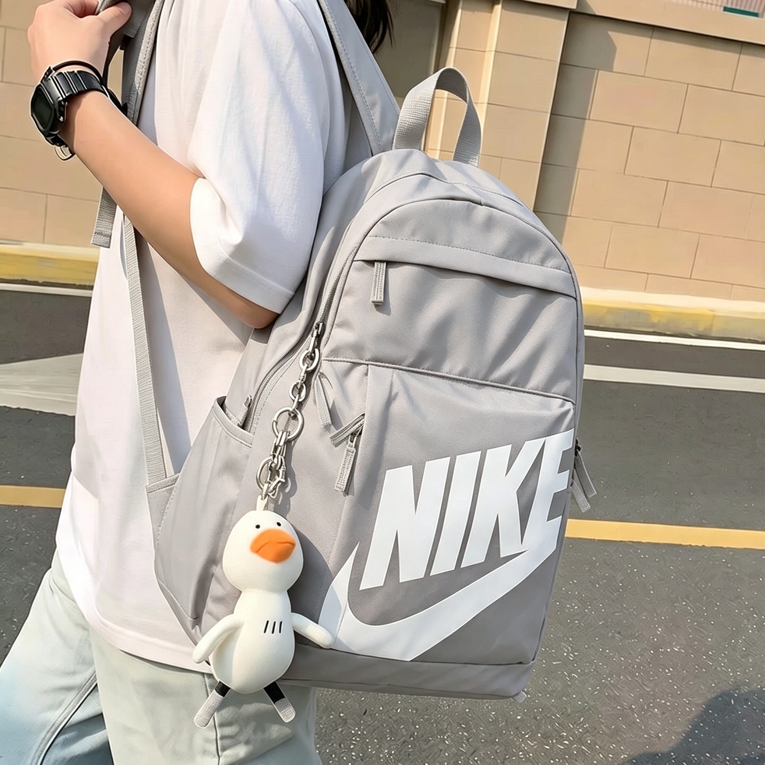 Nike耐克学生书包潮流时尚双肩包新款男女休闲运动包轻便旅行背包