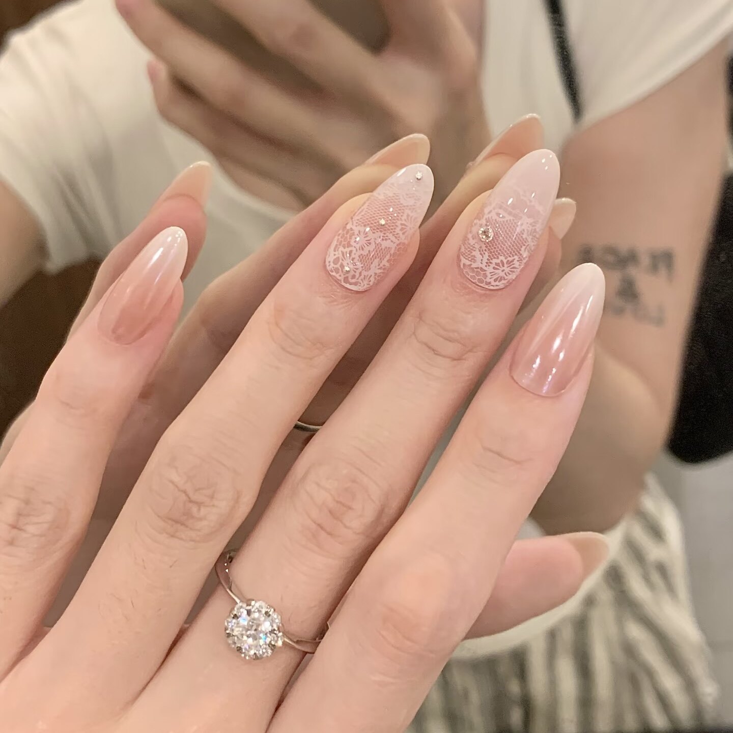 【蕾丝边】纯手工穿戴甲杏仁蕾丝高级感温柔日常纯欲风显白美甲