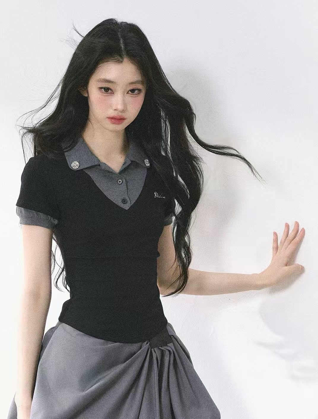 黑色假两件polo衫正肩短袖t恤女夏季V领修身短款紧身美式辣妹上衣