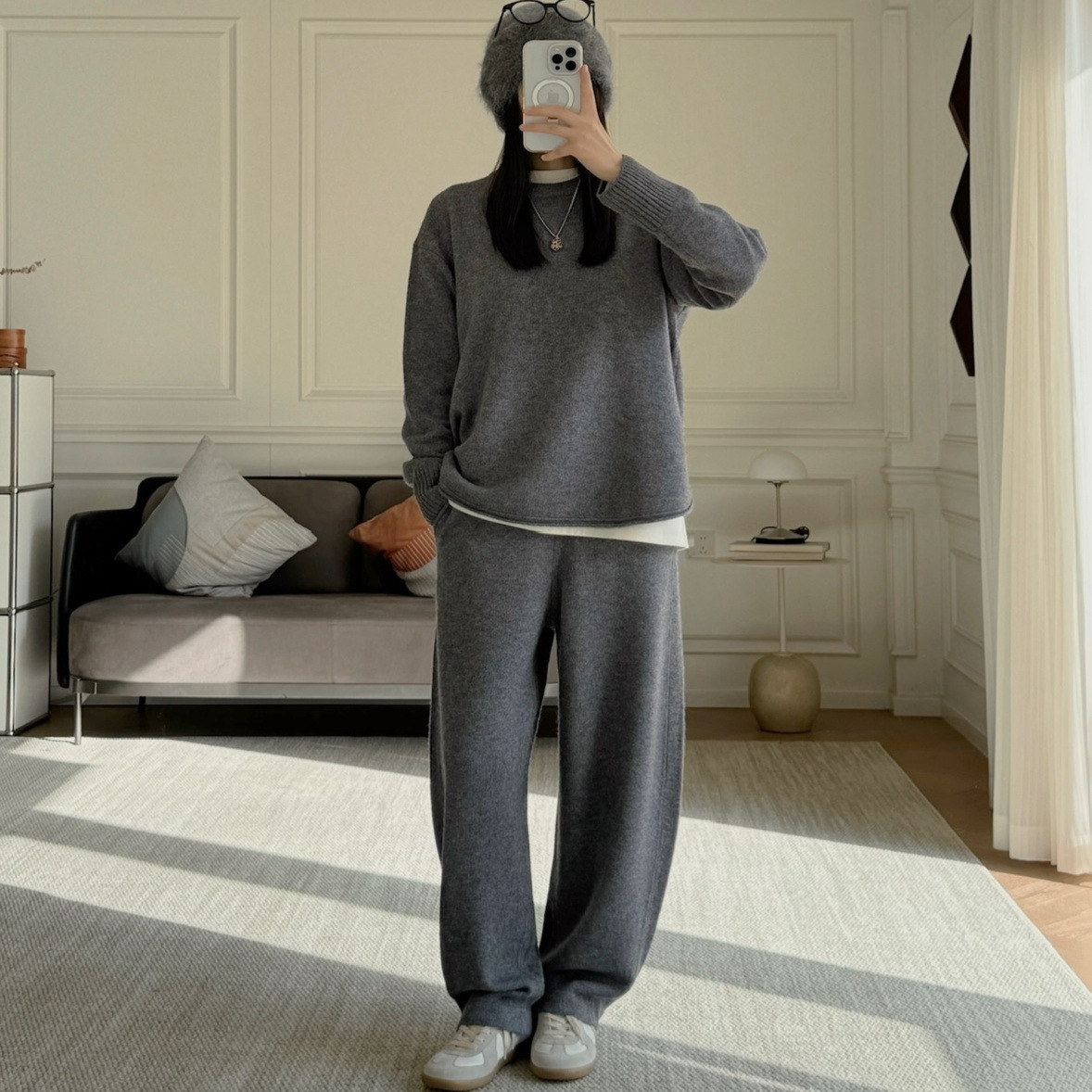 慵懒松弛！羊毛×羊绒混纺~宽松圆领针织衫+抽绳弯刀针织卫裤套装