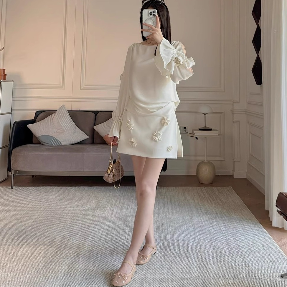 现货～钟欣潼同款！PURI*~立体玫瑰喇叭袖上衣+钉珠高腰A字半身裙