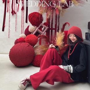 饰橱窗陈列商业美陈 饰婚礼艺术装 红色毛线球打卡美陈装 置摆饰装