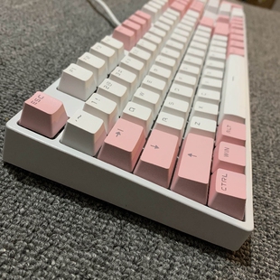 104键白粉色机械键盘猛男粉女朋友办公打字漂亮简约游戏红轴安静