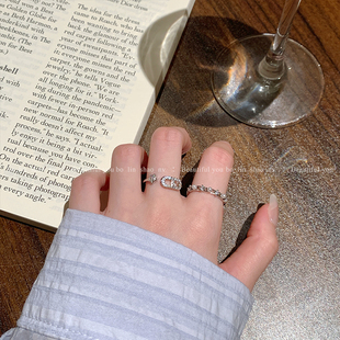 时髦字母CD珍珠戒指女款小众设计轻奢高级感食指戒开口可调节指环