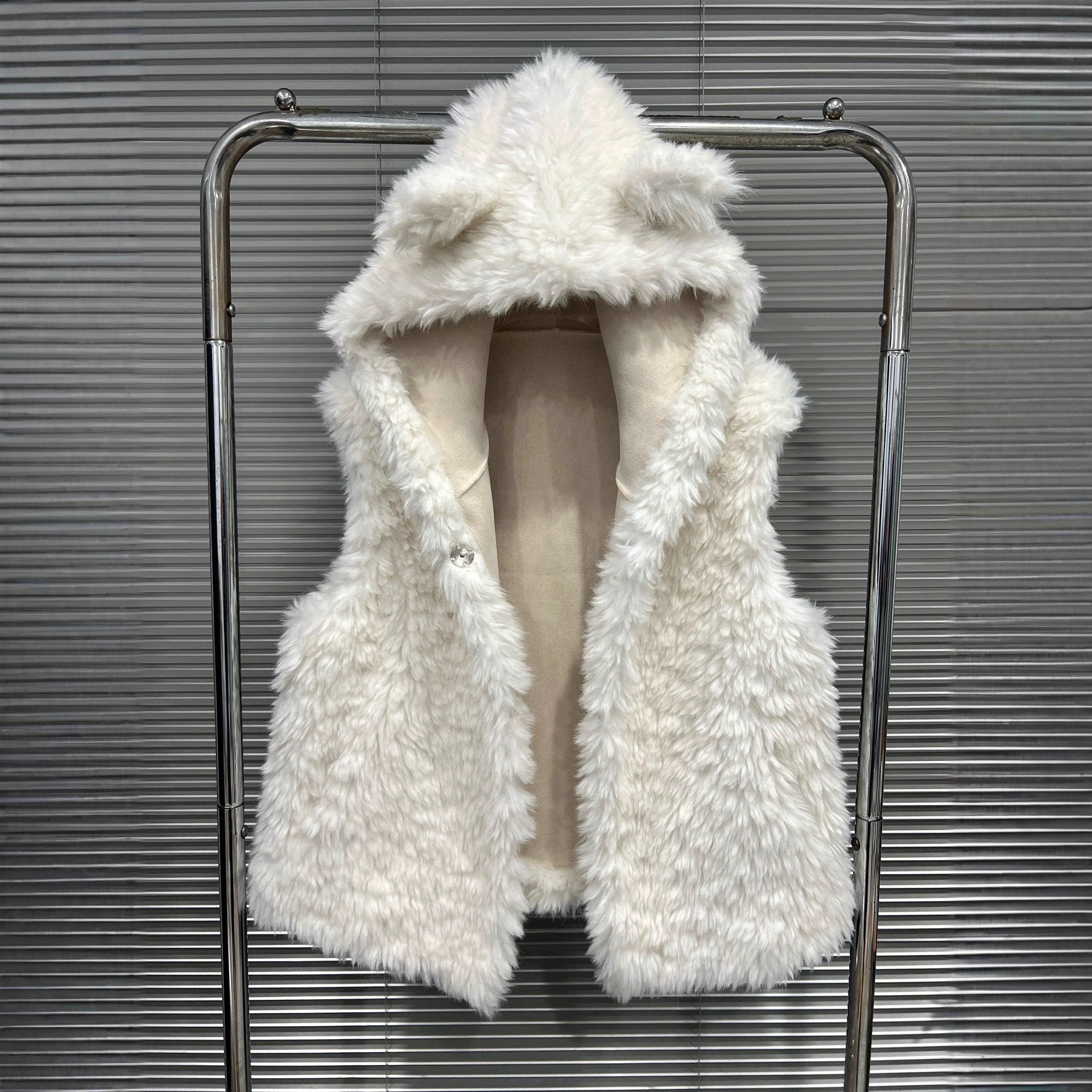 EAM STUDIO2025年秋冬新款洋气毛茸茸连帽马甲女加厚保暖无袖马夹,女装/女士精品,皮草,淘宝优惠券,粉丝福利购,淘宝优惠卷