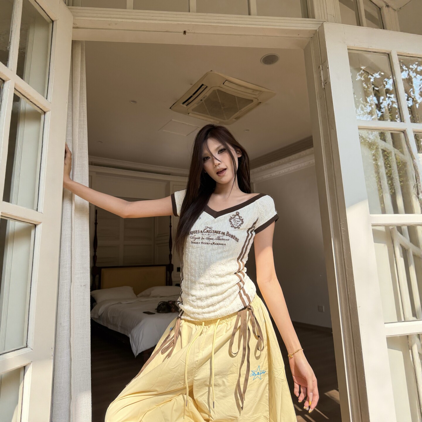 DHSS美式辣妹V领修身T恤女夏季显瘦蕾丝织带收腰短款撞色拼接短袖