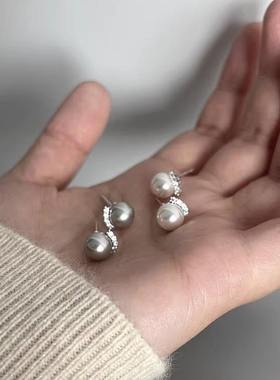 精致微镶锆石银灰/澳白色施家珍珠通体纯银强光气质百搭耳钉日韩