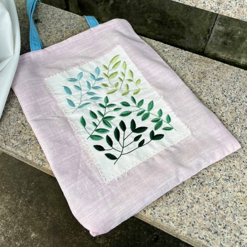 绿叶花朵刺绣文艺百帆布包