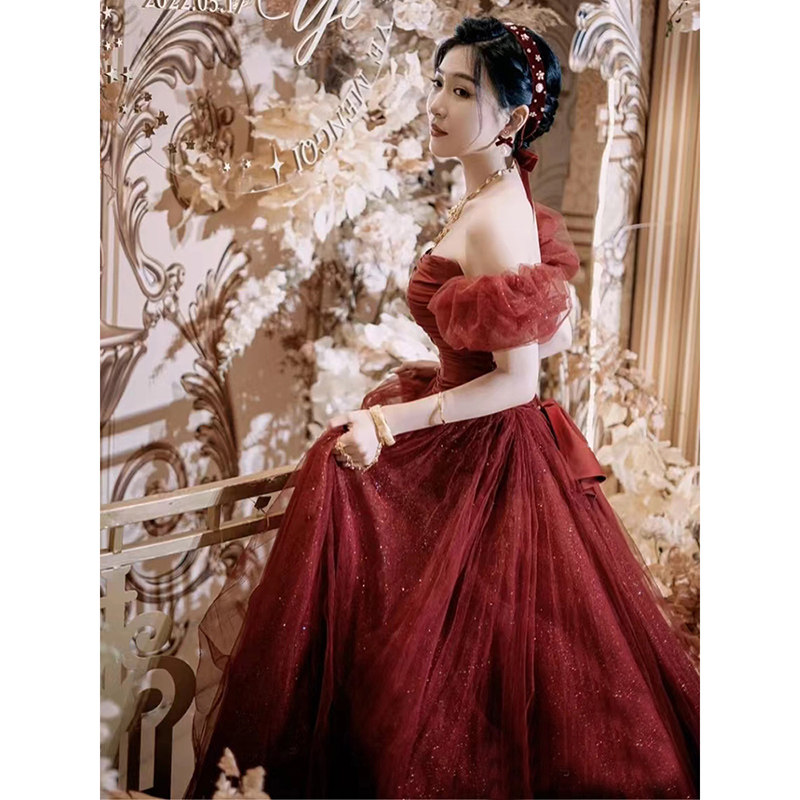 红色晚礼服连衣裙女2023新款成人在逃公主婚纱法式敬酒服新娘订婚