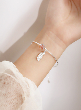 小麋人草莓色水晶羽毛纯银手链