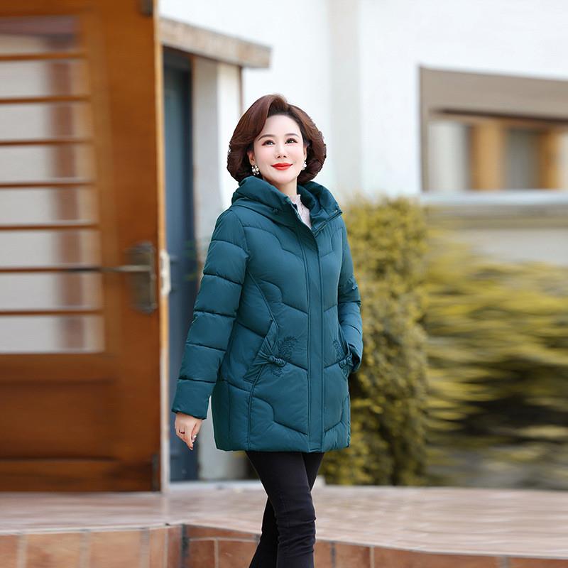 洋气中老年羽绒棉服女短款小个子中老年妈妈加厚保暖时尚冬装外套