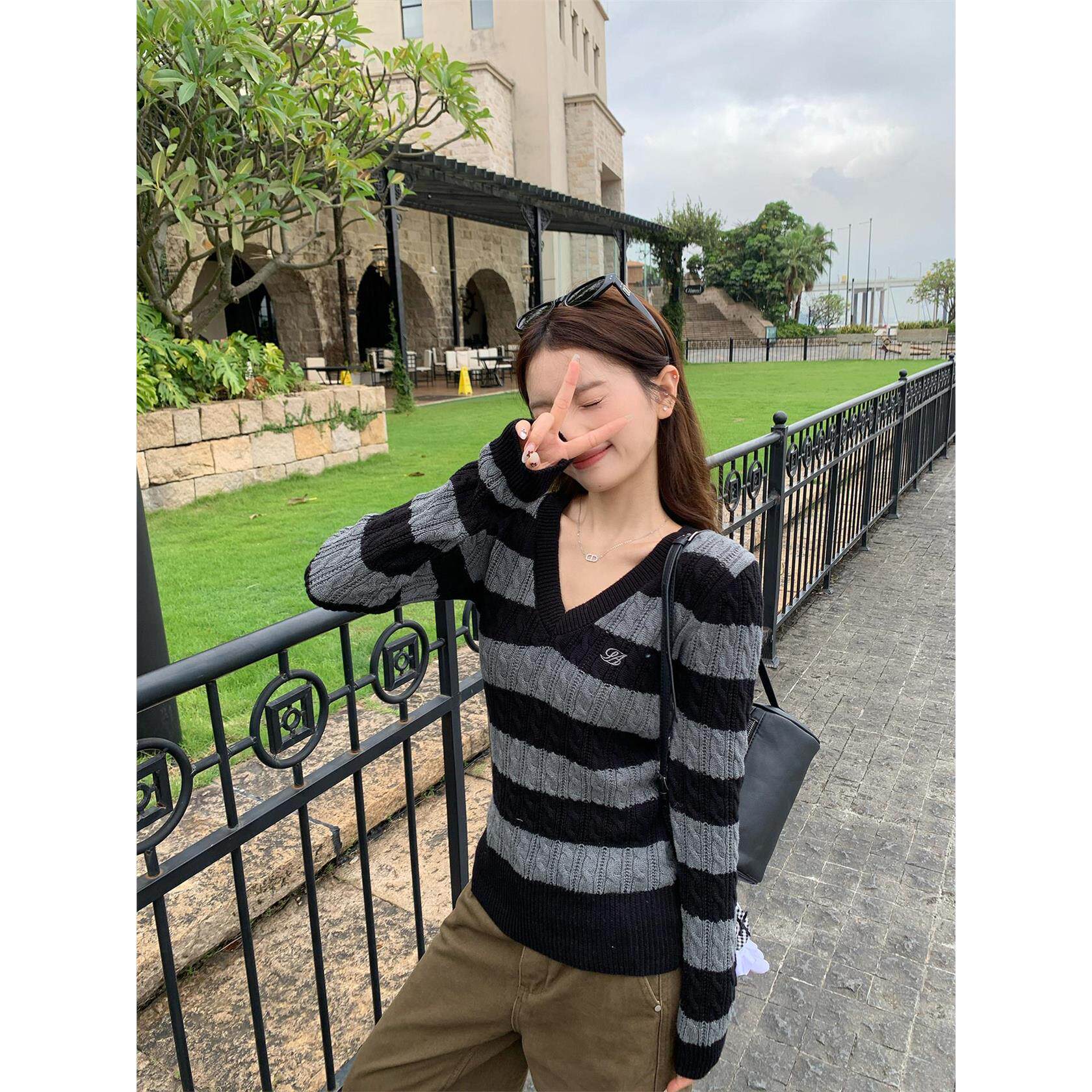 FAN 美式覆古V领麻花条纹慵懒感毛衣针织衫女秋冬新款内搭打底衫