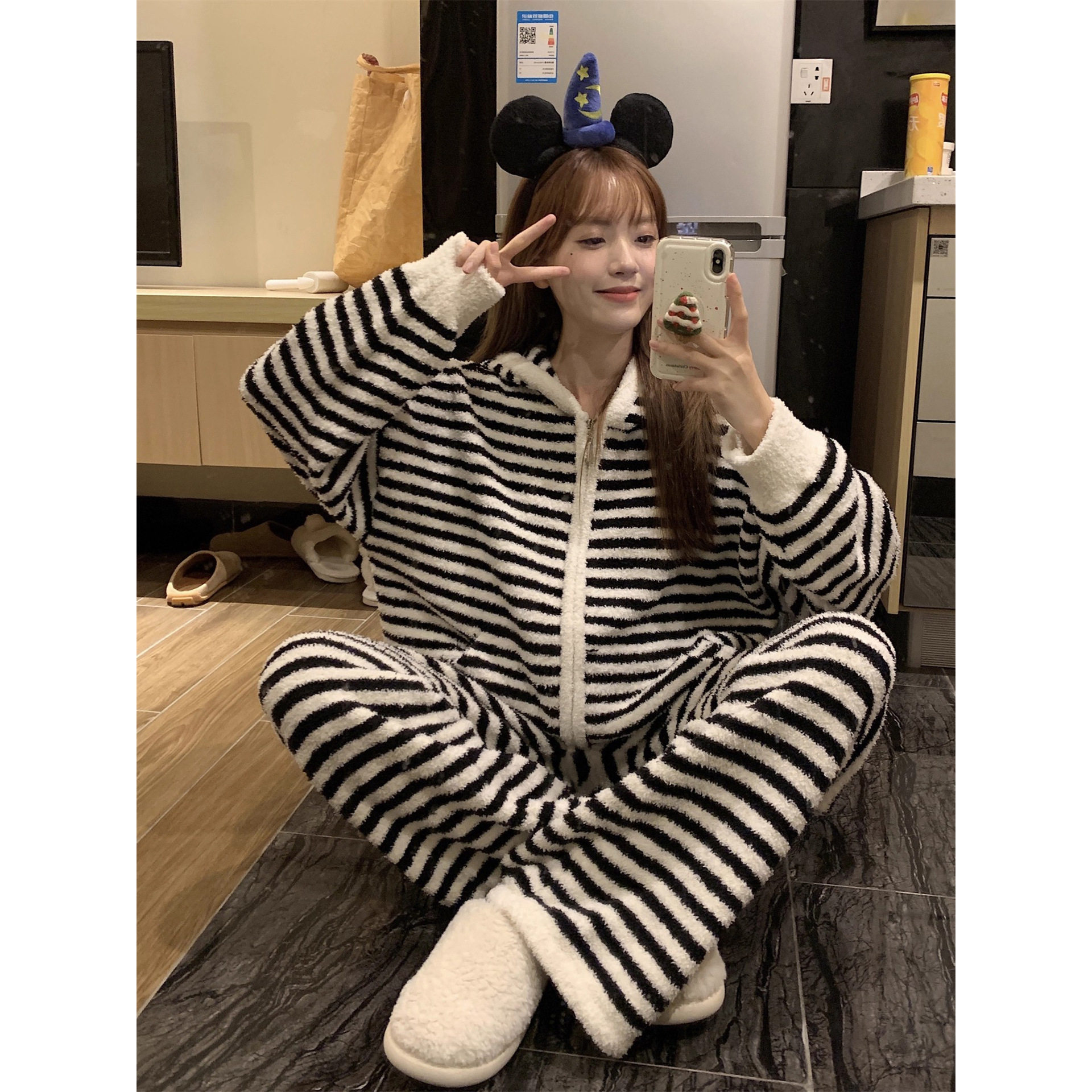 条纹珊瑚绒睡衣女秋冬新款简约加厚保暖套装感时尚连帽家居服,女士内衣/男士内衣/家居服,睡袍/浴袍,淘宝优惠券,粉丝福利购,淘宝优惠卷