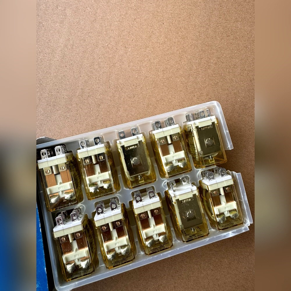 日本IDEC和泉商会RH2B-U小型继电器未用工厂库 议价
