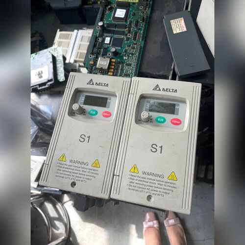 S1 变频器VFD002S23A 现货测试好 0.2KW 议价