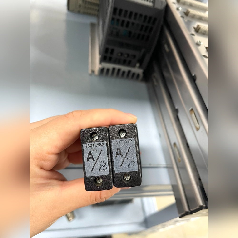 施耐德PLC TSXTLYEX 终端电阻 法国施耐德PLC 议价