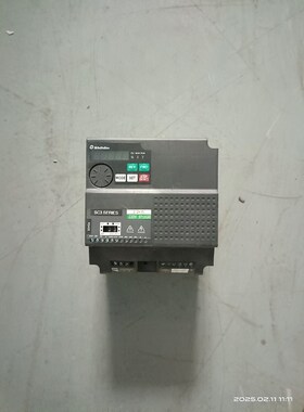 士林变频器SC3-021-2.2k成色轻微使用痕迹.功能完 议价