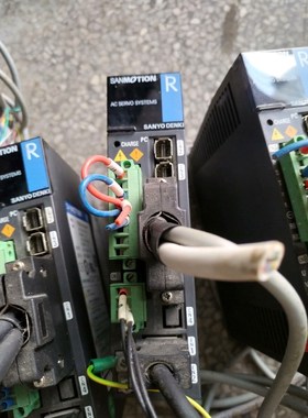 200W伺服套装驱动器RS2A01A0AL0WA0 五台 议价