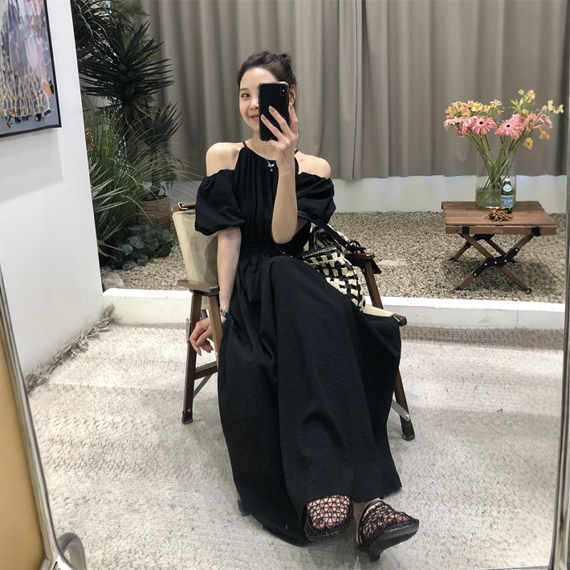 2025夏季款法式黑色别致挂脖露肩短袖连衣裙女收腰度假风高腰长裙