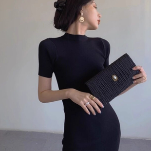 气质修身包臀半高领针织连衣裙中长款复古小黑裙小个子紧身裙女