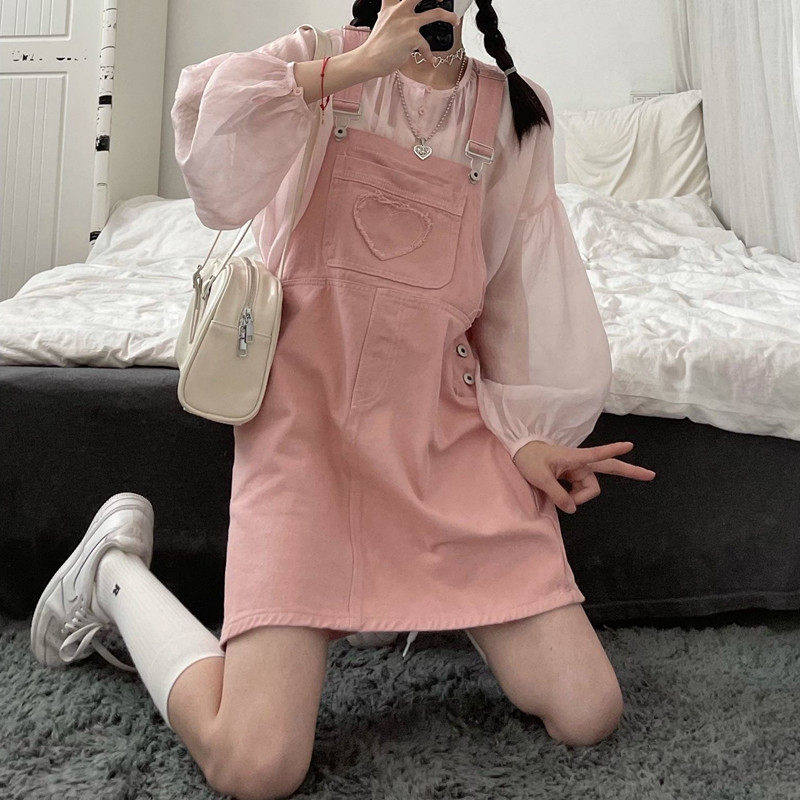 2026夏季新款粉色爱心牛仔背带裙宽松减龄吊带短裙小个子连衣裙女