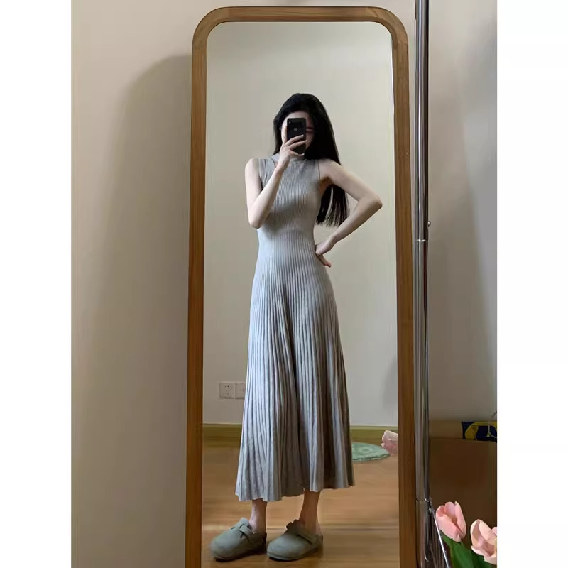 春夏季法式小众设计感收腰修身显瘦针织长裙女气质百褶内搭连衣裙