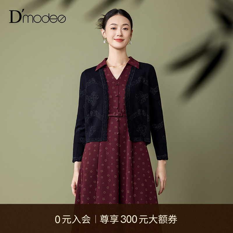 正肩设计，宽松版型，花朵纹理