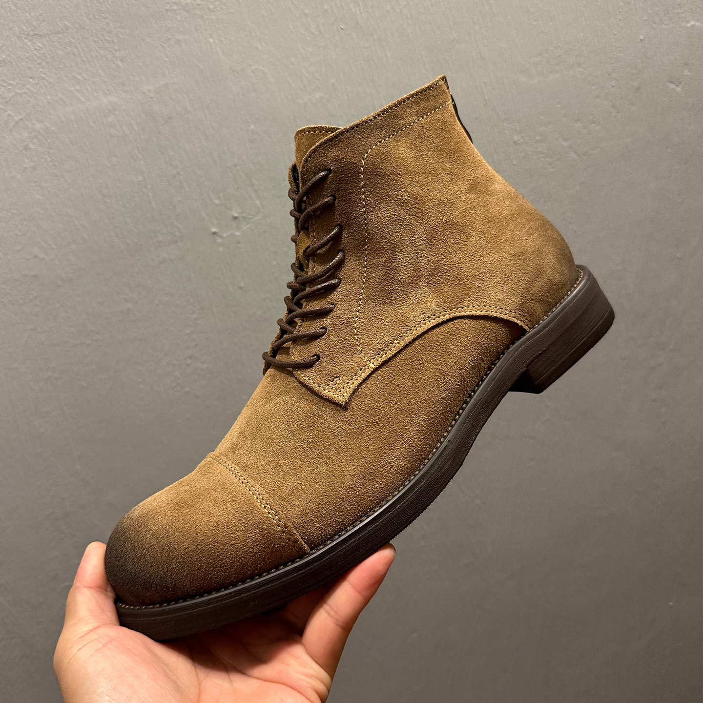 2025新款复古真皮马丁靴