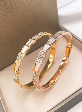 小红书蛇骨白贝母蛇形手镯女钛钢镀18K玫瑰金镶钻手环个性气质