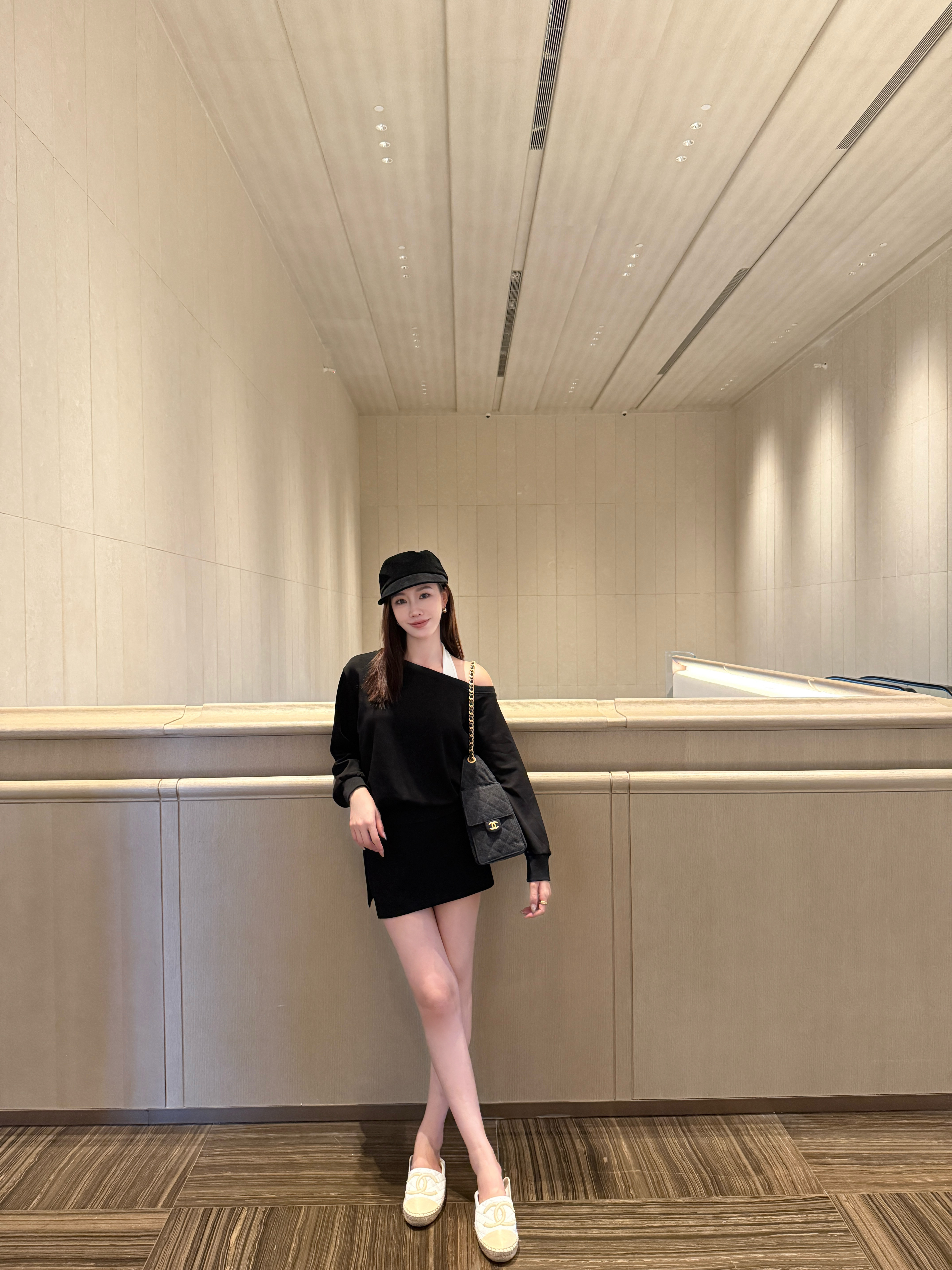 AF Boutique 2025秋冬新款黑色斜肩露肩运动上衣半裙套装两件套