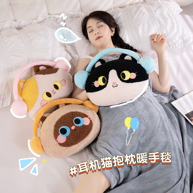 手拎卡通耳机猫咪抱枕毯办公室椅子腰靠垫靠枕毯午睡空调毯趴枕